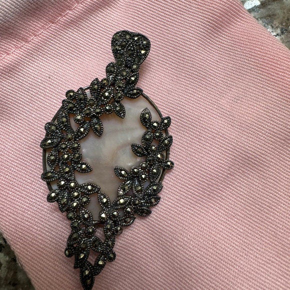 Vintage Mother of Pearl brooch - Picture 5 of 6